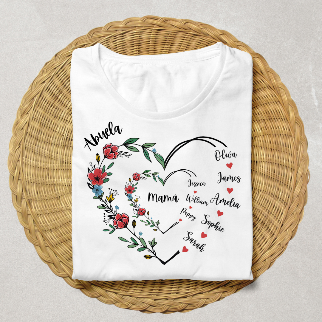 Polera personalizada corazón de flores con nombres de mamá/abuela y nietos