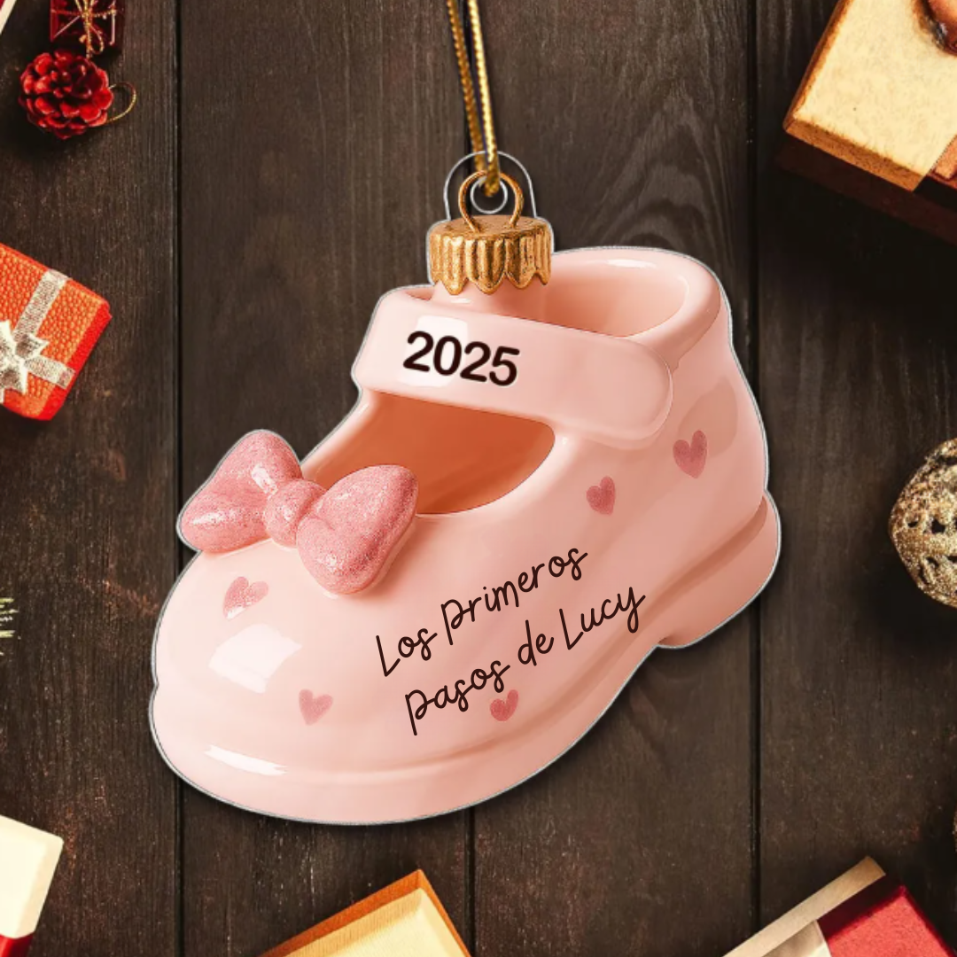 Decoración Navideña - Zapato de Bebé "Los Primeros Pasos de..."