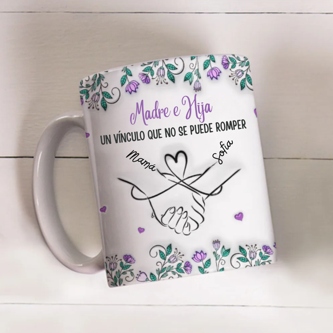Taza personalizada “Madre e Hija” — con nombres y diseño de manos entrelazadas